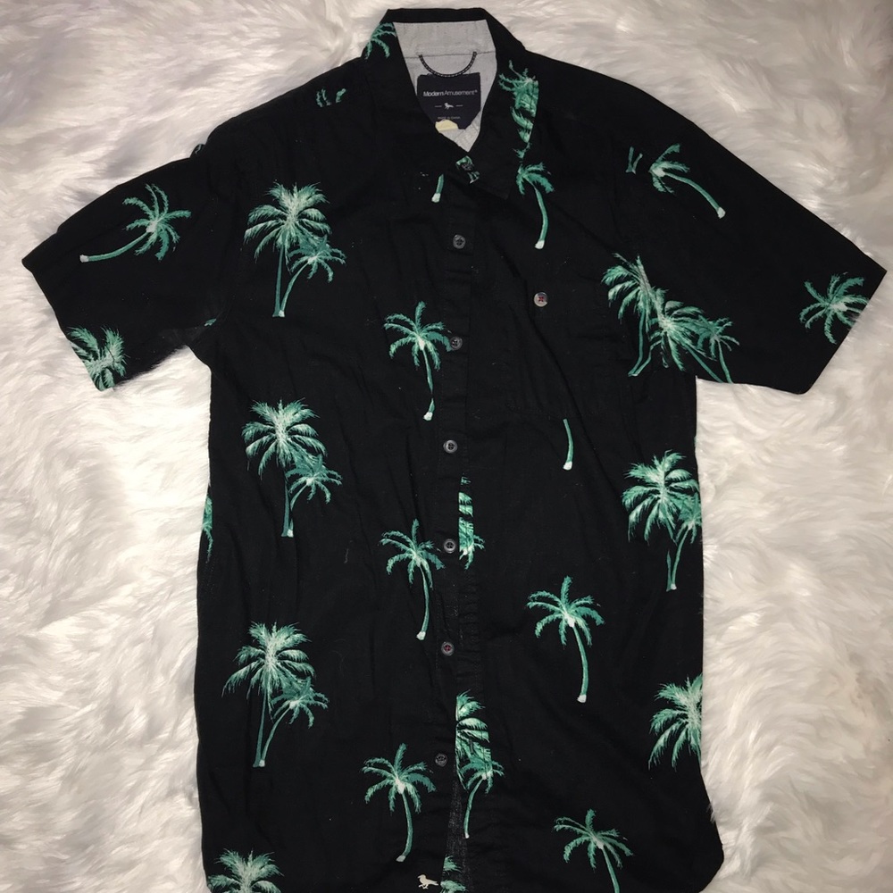 Men’s shirt sleeve button down shirt